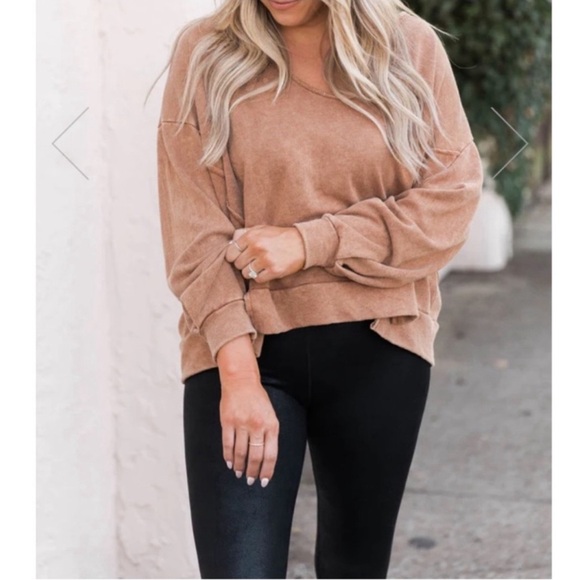 Pink Lily Krista Horton Sweatshirt, camel/caramel color, size large - Picture 4 of 4